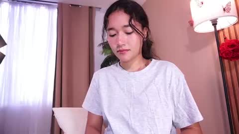 Snapshot of lyhana_lee chatting on June 2026 01:37:01 PM Lyhana Lee online show from June 2026 01:37:01 PM