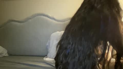 Olivia online show from November 2025 06:57:01 AM