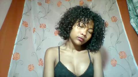 lyndah19 online show from November 2025 06:46:02 AM