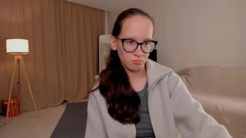 Sara online show from September 2025 04:21:02 PM