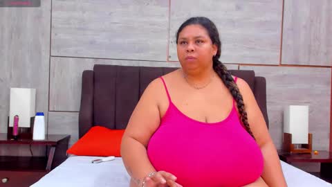 Snapshot of lynn_and_esteban chatting on March 2025 04:35:02 AM Lynn jonnes online show from March 2025 04:35:02 AM