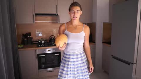  LYNN  online show from October 2025 06:30:01 AM