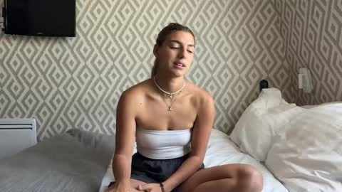  LYNN  online show from April 2026 07:33:02 AM