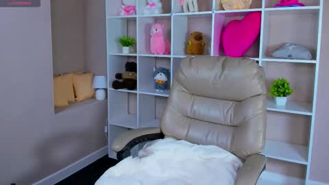 Lynn online show from September 2025 01:20:02 AM