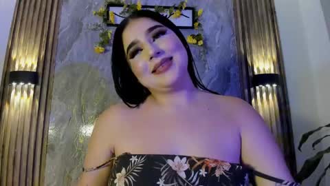 Snapshot of lynzievelvet chatting on May 2026 06:05:02 PM lynzievelvet online show from May 2026 06:05:02 PM
