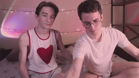 Snapshot of lyonfilm chatting on January 2025 05:37:01 PM KennyEliot online show from January 2025 05:37:01 PM