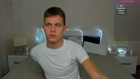 Snapshot of m0neyken_ chatting on July 2026 03:00:02 AM m0neyken_ online show from July 2026 03:00:02 AM