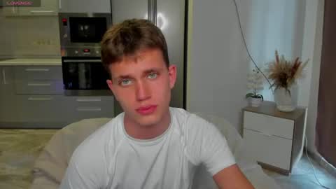 Snapshot of m0neyken_ chatting on August 2026 02:15:01 AM m0neyken_ online show from August 2026 02:15:01 AM