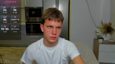 Snapshot of m0neyken_ chatting on August 2026 03:19:01 AM m0neyken_ online show from August 2026 03:19:01 AM