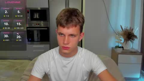 Snapshot of m0neyken_ chatting on August 2026 02:13:02 AM m0neyken_ online show from August 2026 02:13:02 AM