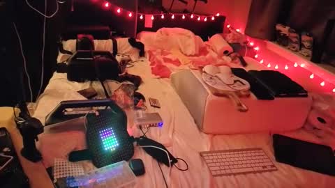 mac1119 online show from May 2026 08:01:01 AM