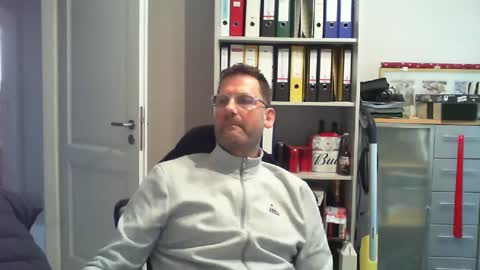 macfly67 online show from December 2024 02:33:02 PM