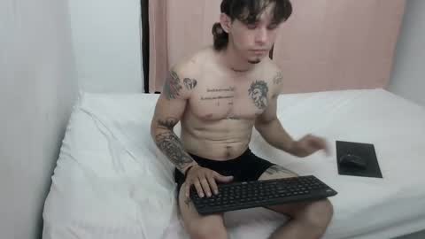 Snapshot of machine_gun27 chatting on January 2025 03:48:01 AM machine_gun27 online show from January 2025 03:48:01 AM