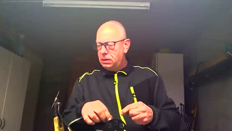 Andy online show from November 2025 07:58:01 PM