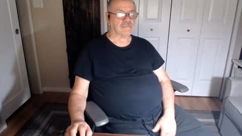 Snapshot of mackb1950 chatting on June 2026 08:05:02 AM MackB1950 online show from June 2026 08:05:02 AM
