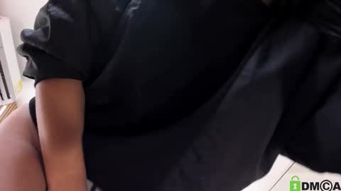 Mackenzie online show from October 2025 04:21:02 AM