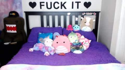 Mackenzie Wolfe online show from October 2025 03:47:02 AM