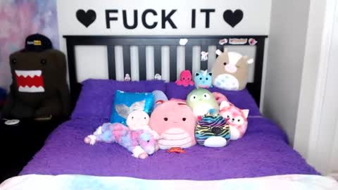 Mackenzie Wolfe online show from November 2025 04:45:02 AM