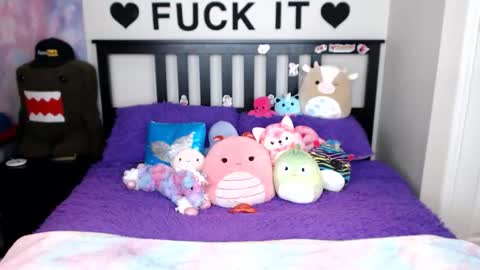 Mackenzie Wolfe online show from December 2025 04:51:01 AM