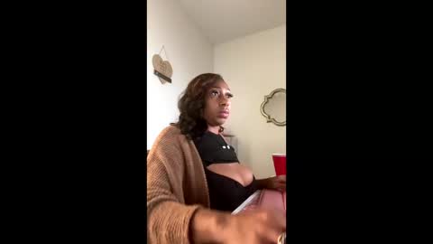 Snapshot of madam_glam chatting on February 2026 02:33:01 PM madam_glam online show from February 2026 02:33:01 PM