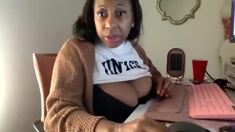 madam_glam online show from April 2026 04:18:01 PM