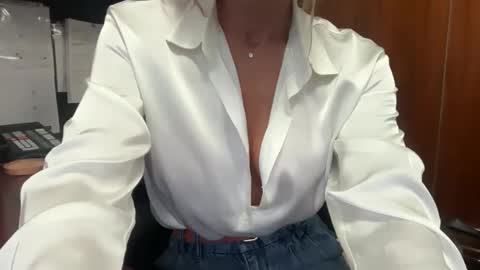 Snapshot of madame_andi chatting on May 2026 12:12:02 PM madame_andi online show from May 2026 12:12:02 PM