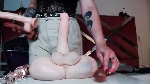 Snapshot of madame_ibby chatting on February 2026 01:29:02 PM madame ibby online show from February 2026 01:29:02 PM