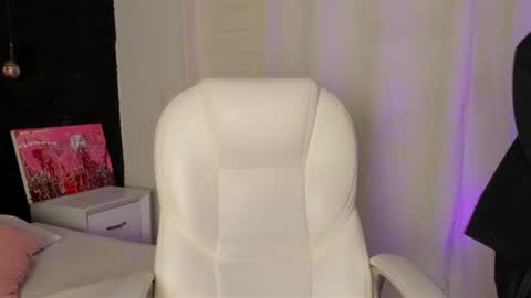 Snapshot of madame_lilith chatting on January 2025 11:27:02 AM madame lilith online show from January 2025 11:27:02 AM