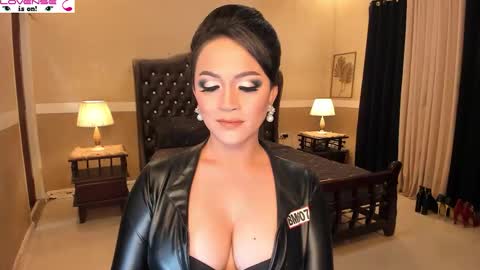 Alison Kloss online show from December 2025 12:08:01 AM