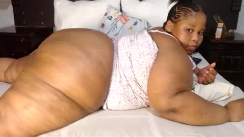 madamzee online show from December 2024 07:43:02 PM