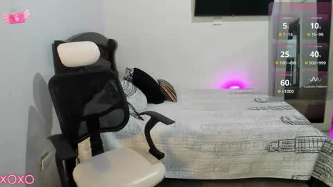 Snapshot of maddie_foxx chatting on March 2026 10:41:01 AM Maddie online show from March 2026 10:41:01 AM