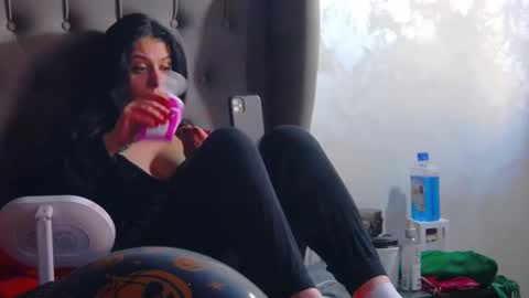 Snapshot of madelynvelure chatting on November 2025 06:26:02 AM madelynvelure online show from November 2025 06:26:02 AM