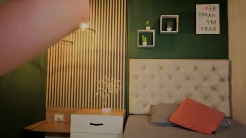 Melissa     700  1400 -5 online show from September 2025 04:50:02 PM