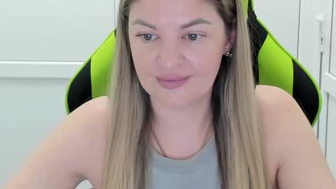 Snapshot of madison_smile chatting on May 2026 07:05:02 AM Madison online show from May 2026 07:05:02 AM