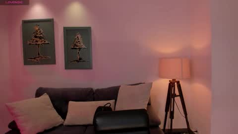 Maddi Collins online show from November 2025 05:44:01 PM