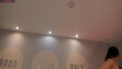 Maddi Collins online show from December 2025 10:54:01 AM