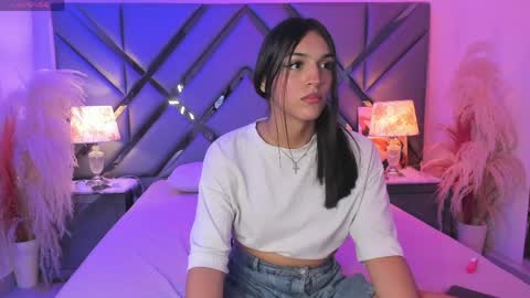 Snapshot of madisonherrera chatting on June 2026 06:12:01 PM Maddi online show from June 2026 06:12:01 PM