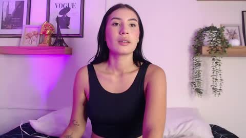 Snapshot of madissonkay chatting on April 2026 07:05:01 PM online show from April 2026 07:05:01 PM