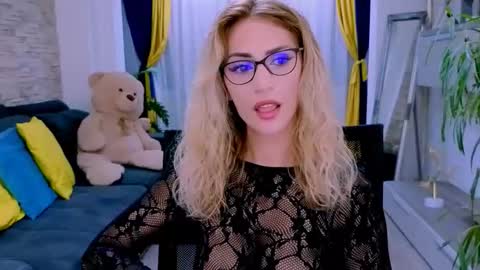 Madye Roberts online show from October 2025 09:35:02 PM