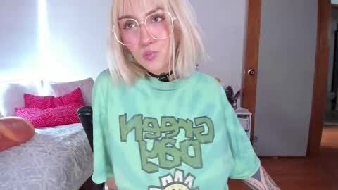 Maeve  schedule 11 am- 530 pm colombia time  online show from February 2026 06:50:01 PM