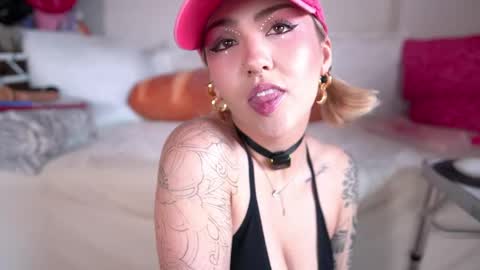 Maeve  schedule 11 am- 530 pm colombia time  online show from April 2026 04:32:02 PM