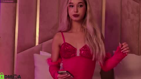 Snapshot of maevedream chatting on November 2025 07:23:01 PM M. online show from November 2025 07:23:01 PM