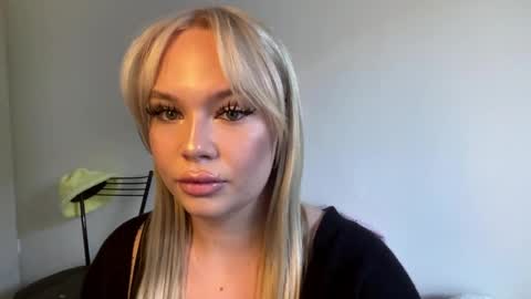 Molly online show from April 2026 03:10:02 PM