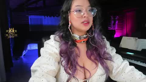 Snapshot of maggie_queen chatting on April 2026 12:46:02 AM Luna online show from April 2026 12:46:02 AM