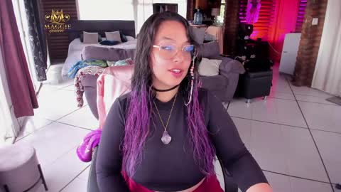 Snapshot of maggie_queen chatting on April 2026 09:34:01 PM Luna online show from April 2026 09:34:01 PM
