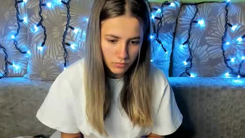 Maggie online show from November 2025 04:00:01 AM