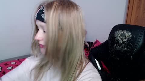 Snapshot of maggieswaggy chatting on February 2025 09:37:02 PM Magdalene Swaggy online show from February 2025 09:37:02 PM