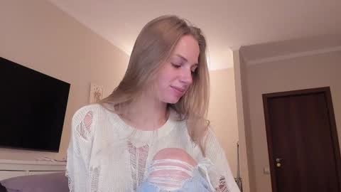 Snapshot of magic_couple13 chatting on December 2024 11:33:01 AM Alice online show from December 2024 11:33:01 AM