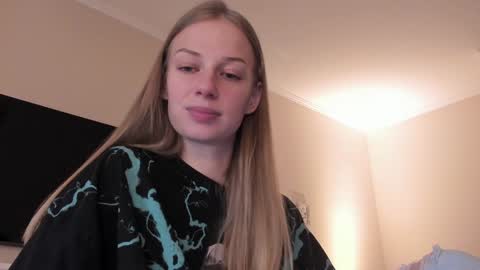 Snapshot of magic_couple13 chatting on December 2024 10:01:02 AM Alice online show from December 2024 10:01:02 AM