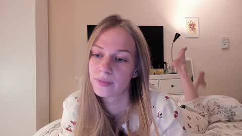 Snapshot of magic_couple13 chatting on January 2025 03:29:02 PM Alice online show from January 2025 03:29:02 PM